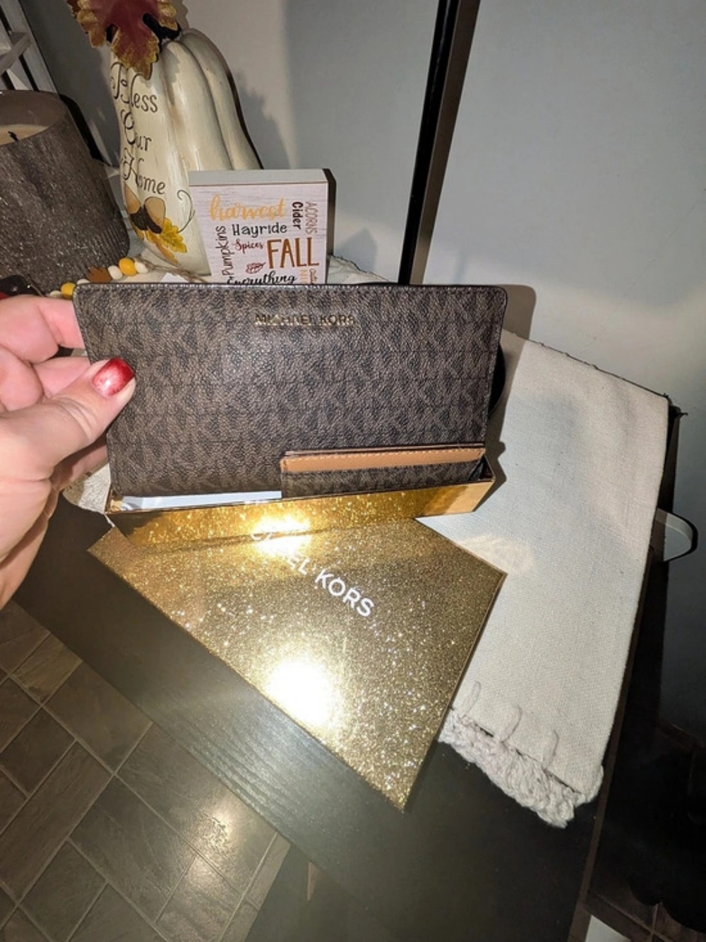 Michael Kors Jet Set Travel Continental Wallet and Card Holder Gift Set Travel